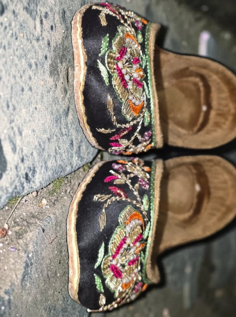 Amal Collection Floral Embroidered Black Khussa Flats - Picture 6 of 10